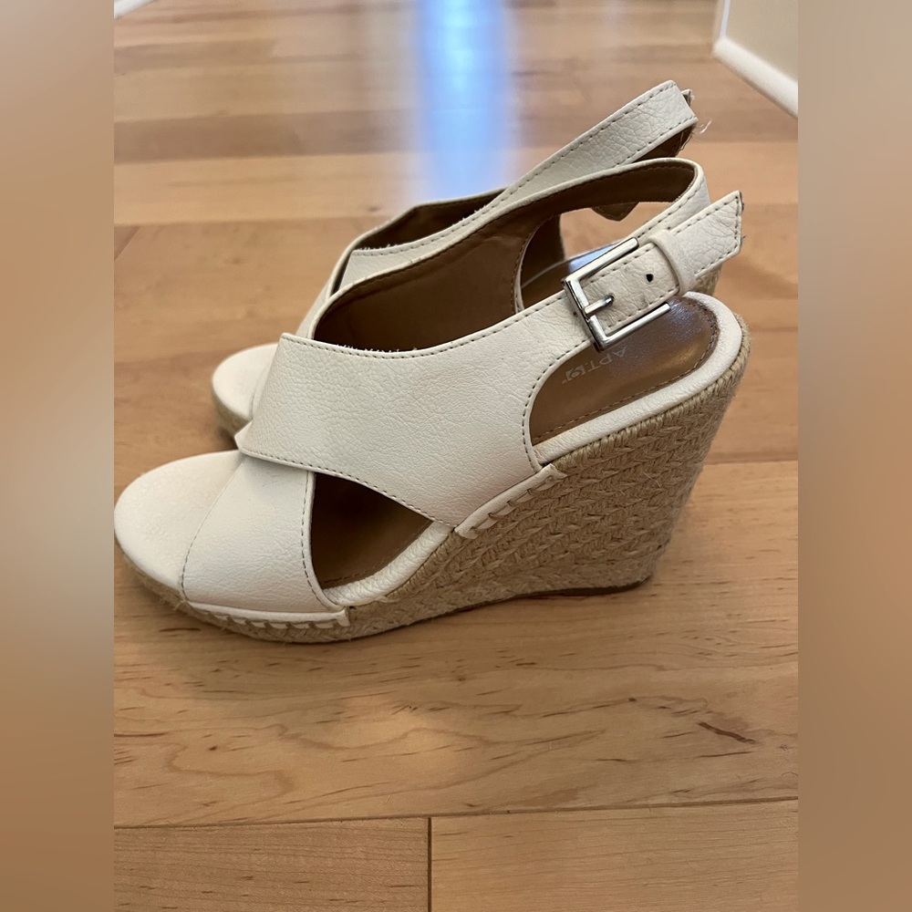 🤍Apt. 9 White Wedge Sandals